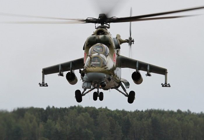 Chiếc Mi-24 trở về sau cuộc tập trận